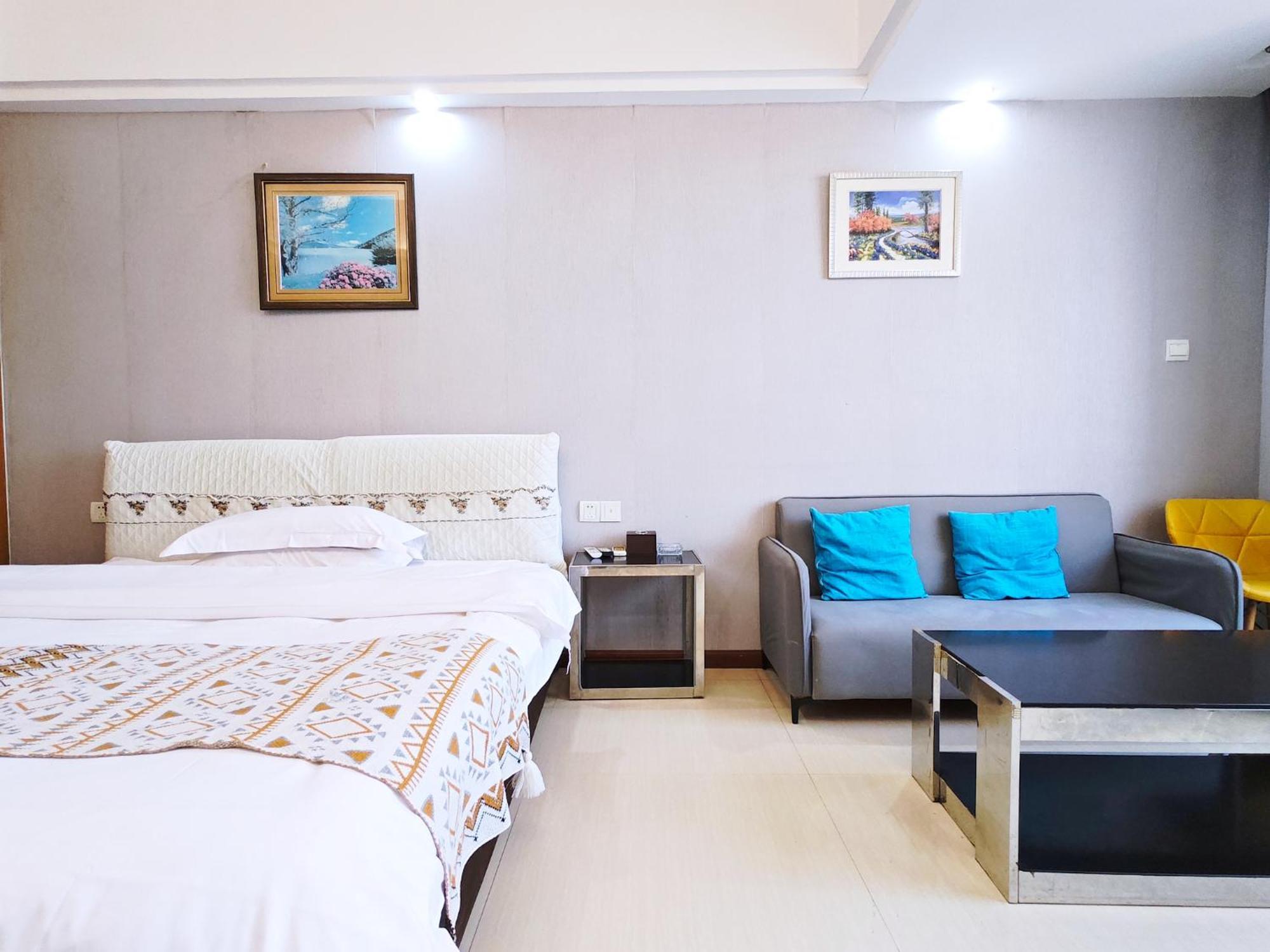 Uhome Service Apartment *