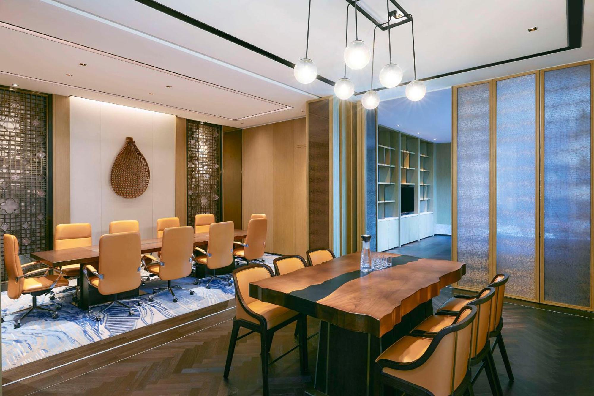 Kempinski Residences 5*