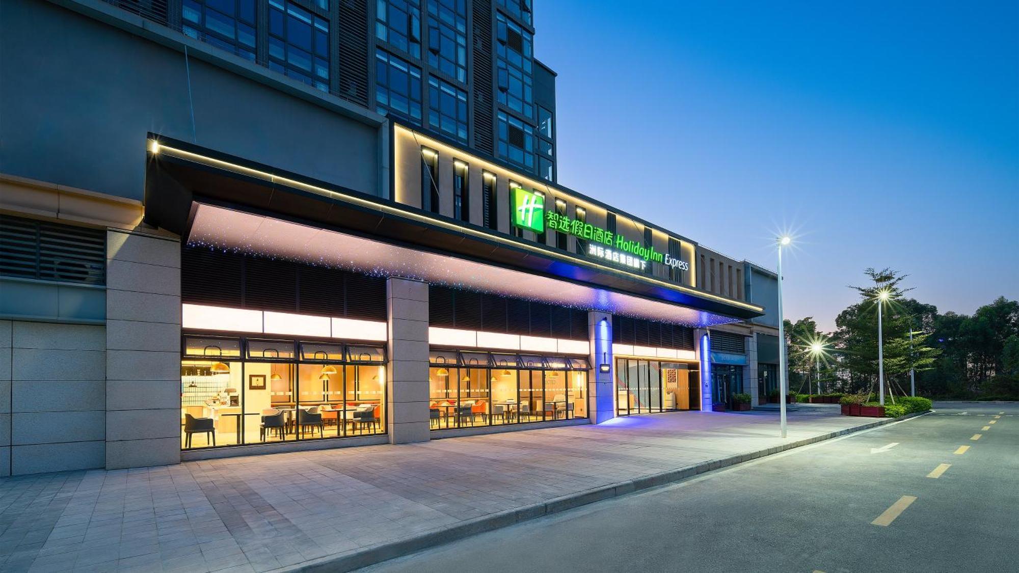 Hotel Express Town - Shuttle Service During Fair - Free Morning & Evening Transfers To Or From Fair Complex 4*