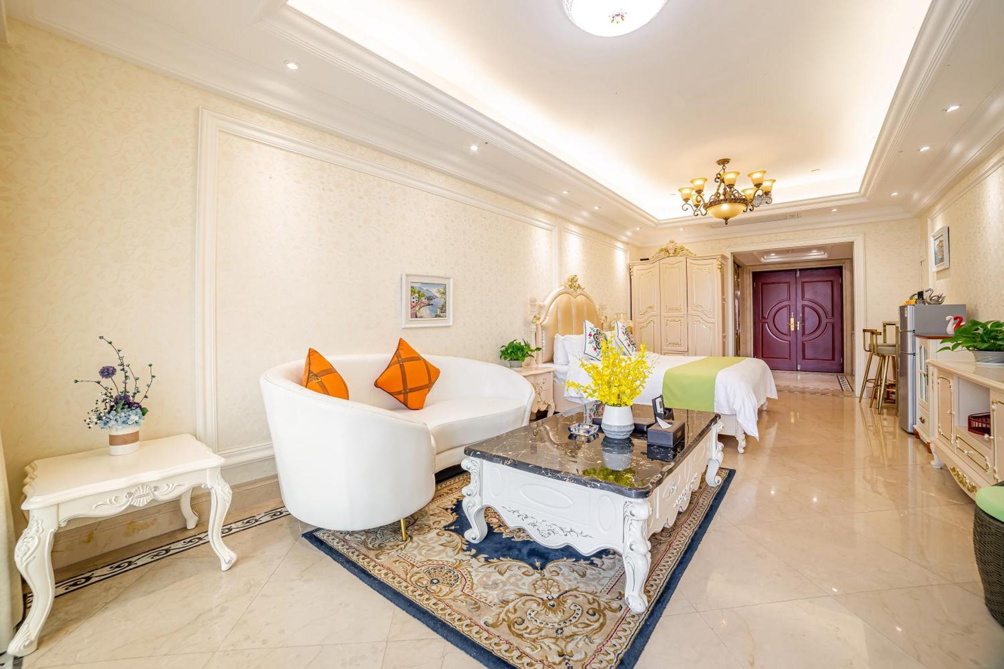 Waifiden Haizhu Square Wanyi Hotel 2*