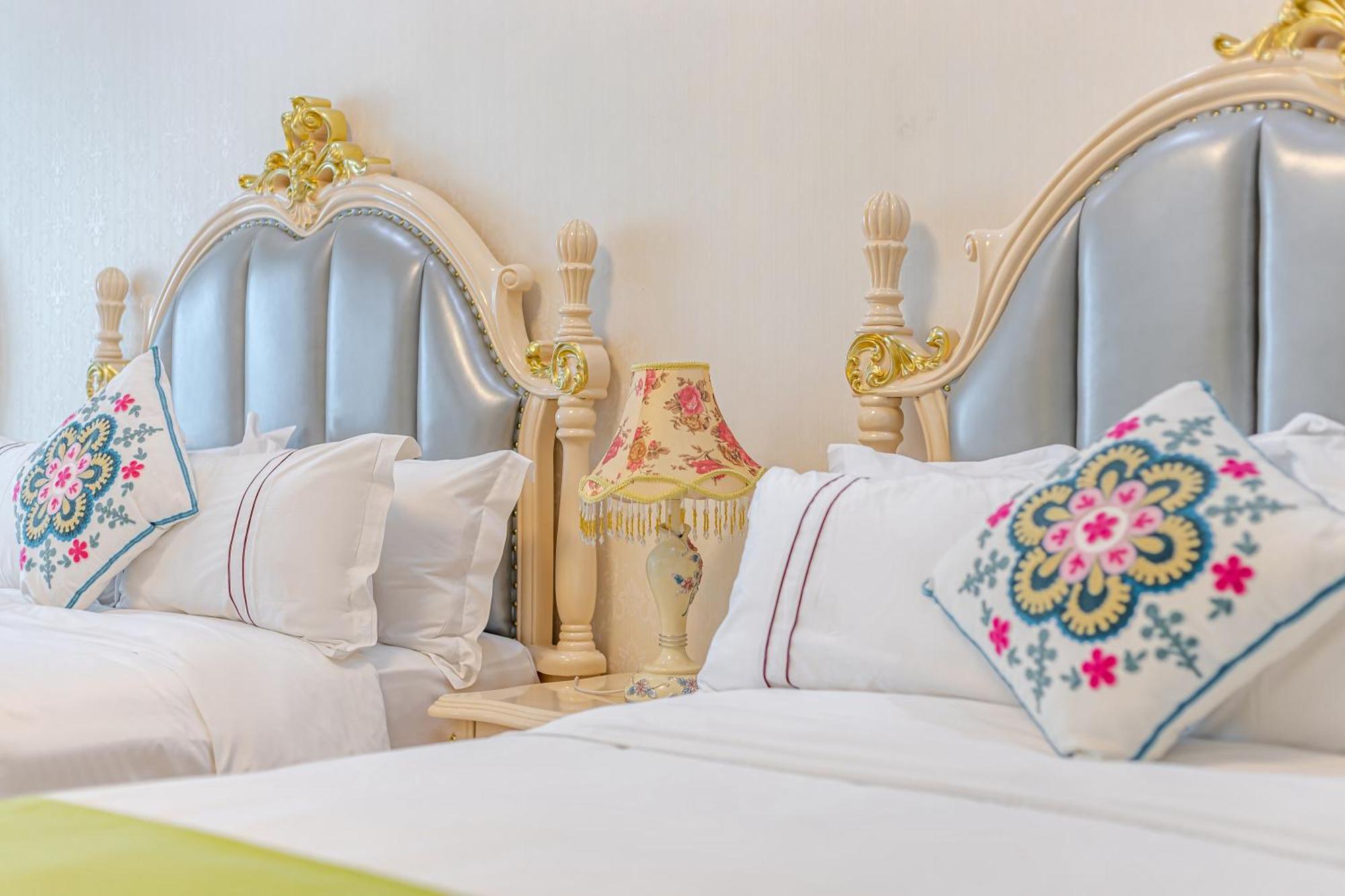 Waifiden Haizhu Square Wanyi Hotel 2*