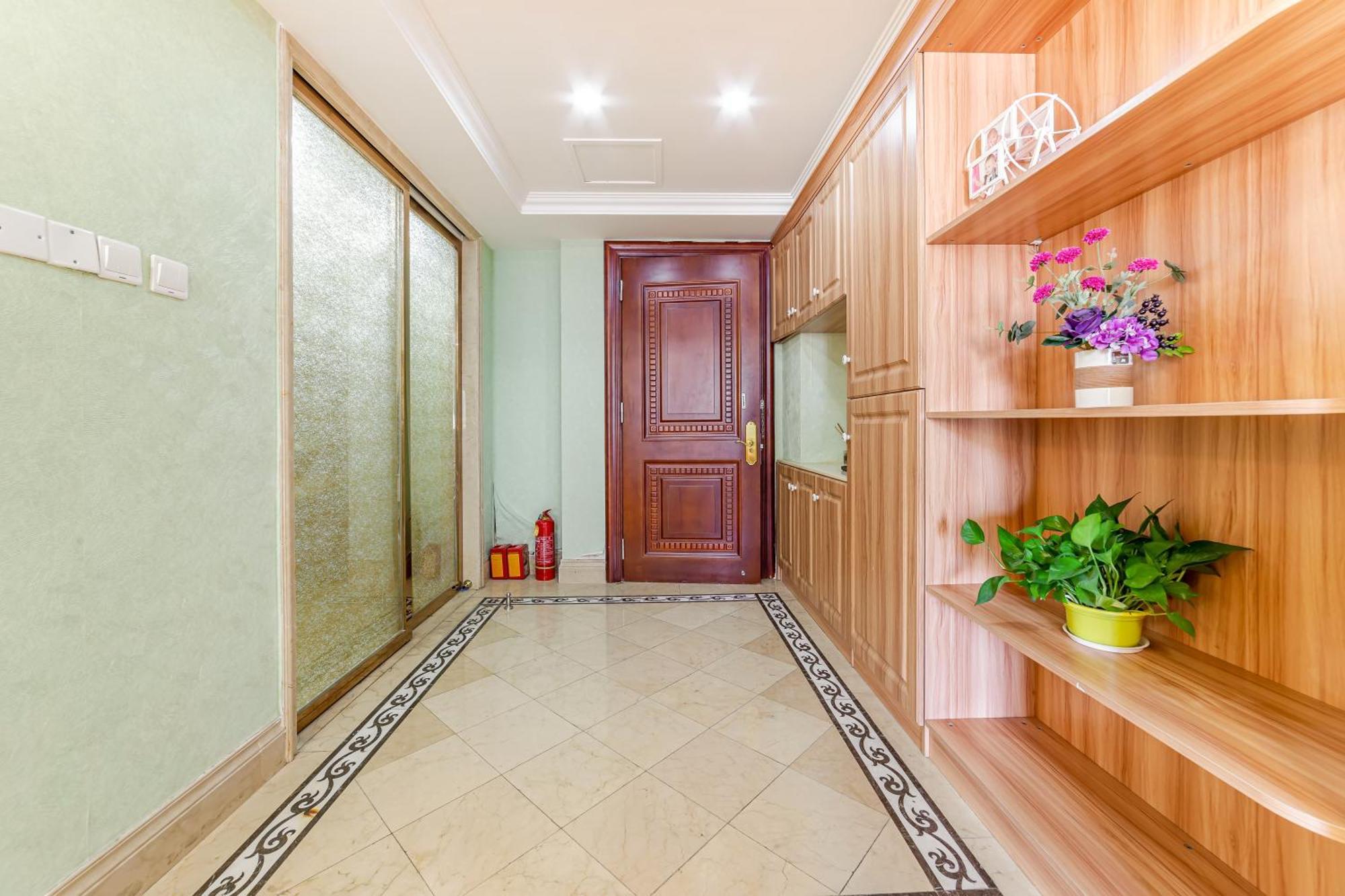 Hotel Waifiden Haizhu Square Wanyi 2*