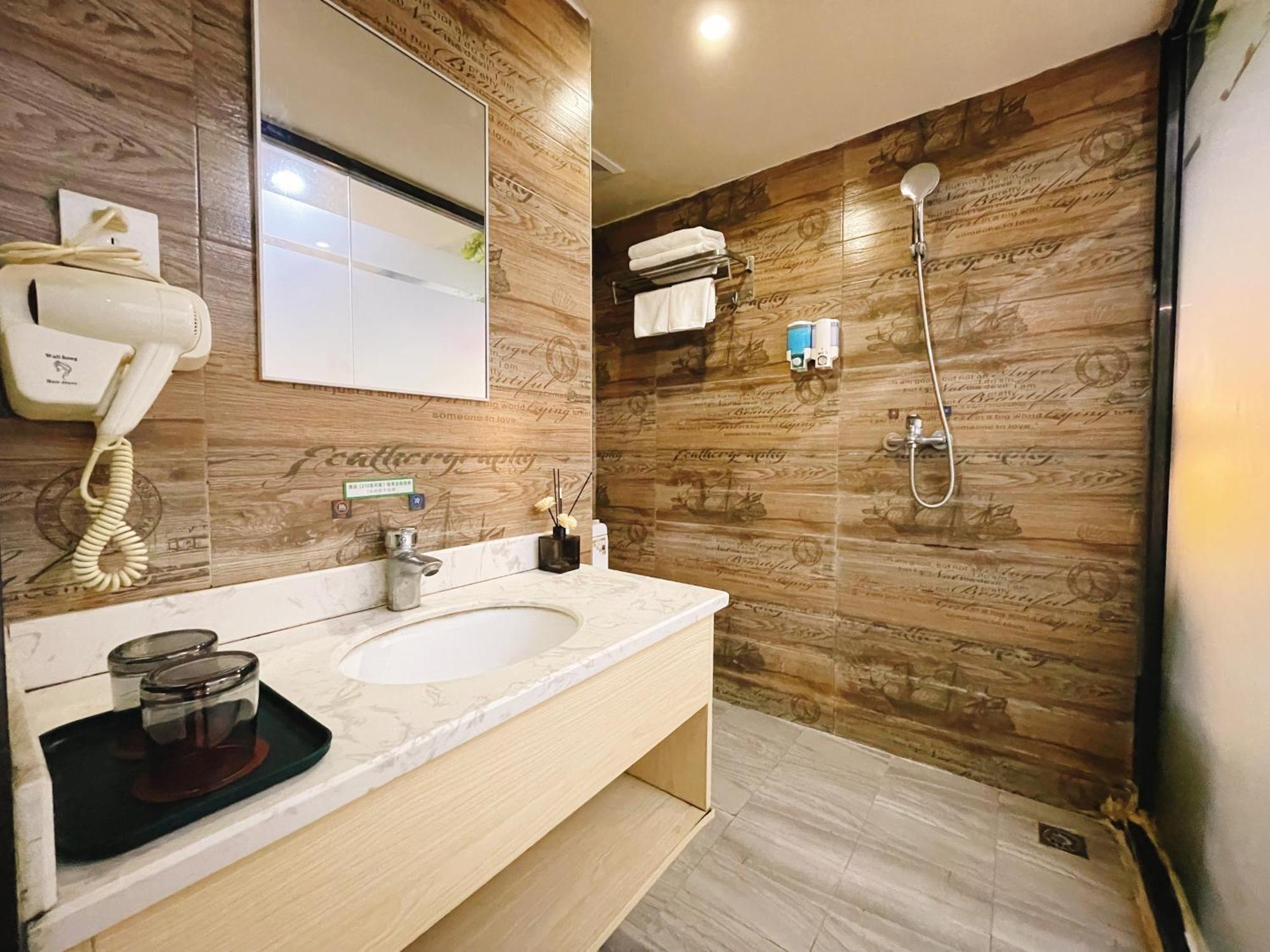 Hotel Emi International Convention And Exhibition Center Tower Branch 2*