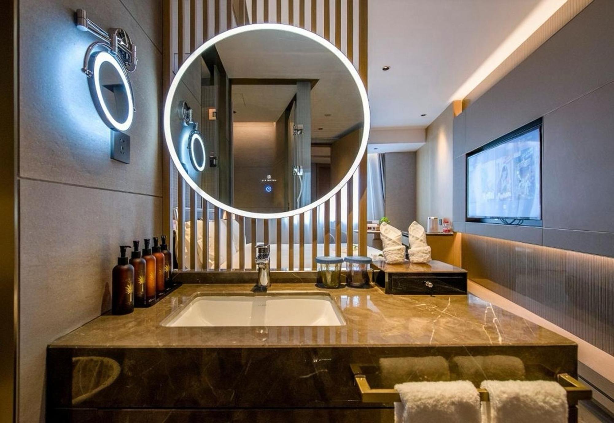 Liz International Panyu Ginza Shiqiao Metro Branch - Free Shuttle Bus To Fair Complex During Fair Period & Free Breakfast & Free Afternoon Tea & Free Midnight Snack Hotel Guangzhou