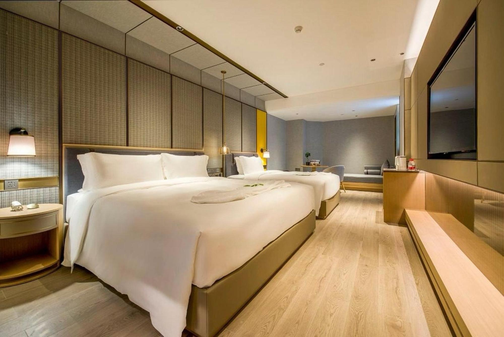 Liz International Panyu Ginza Shiqiao Metro Branch - Free Shuttle Bus To Fair Complex During Fair Period & Free Breakfast & Free Afternoon Tea & Free Midnight Snack 4*