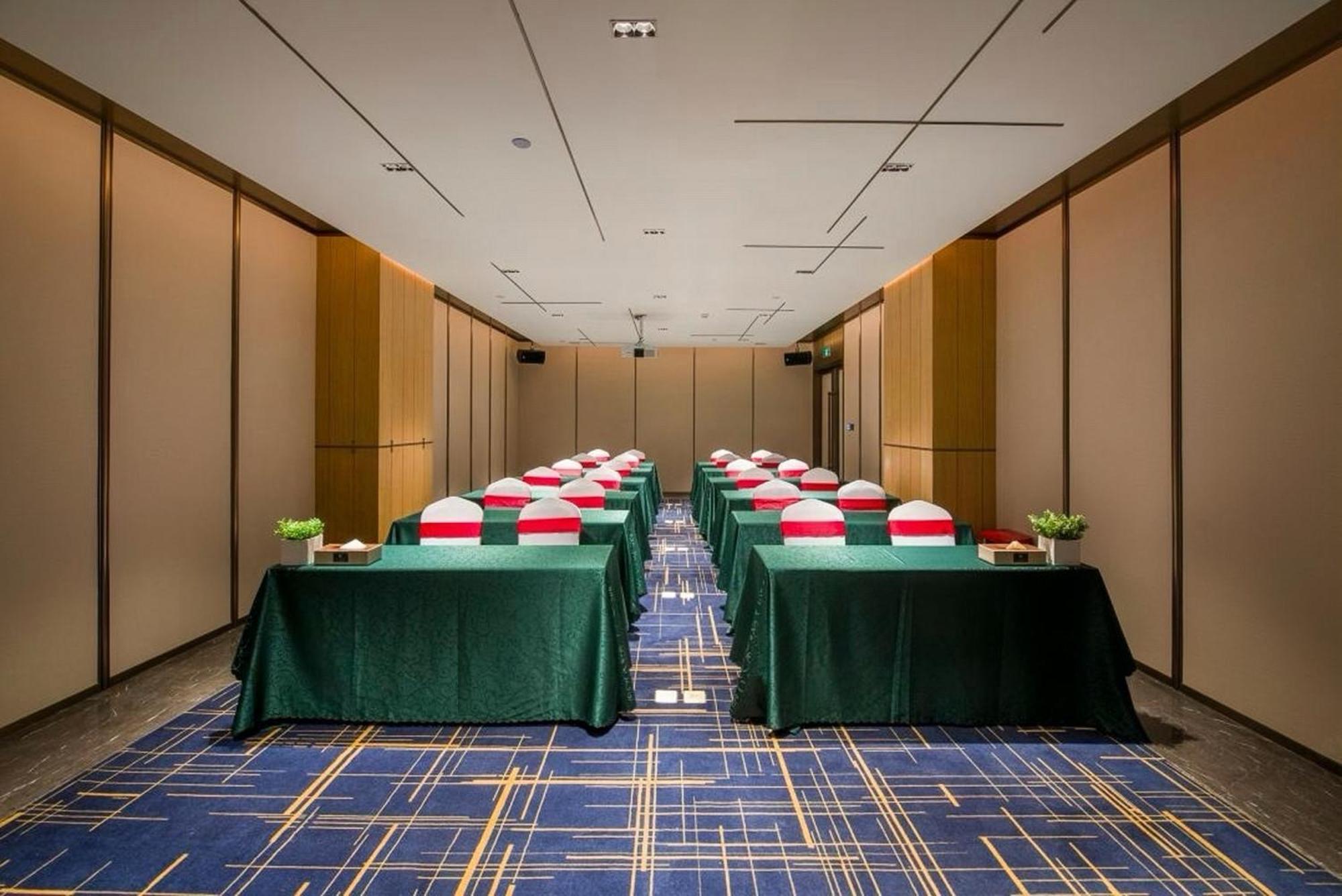 Hotel Liz International Panyu Ginza Shiqiao Metro Branch - Free Shuttle Bus To Fair Complex During Fair Period & Free Breakfast & Free Afternoon Tea & Free Midnight Snack 4*