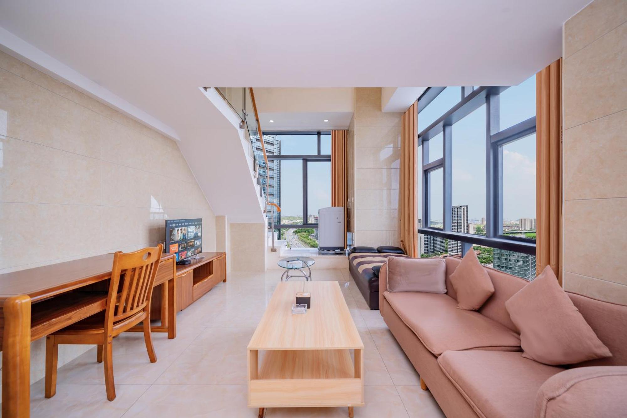 April Fair Duplex South Railway Station Ao Yuan Yue Shi Dai Branch Apartment Guangzhou