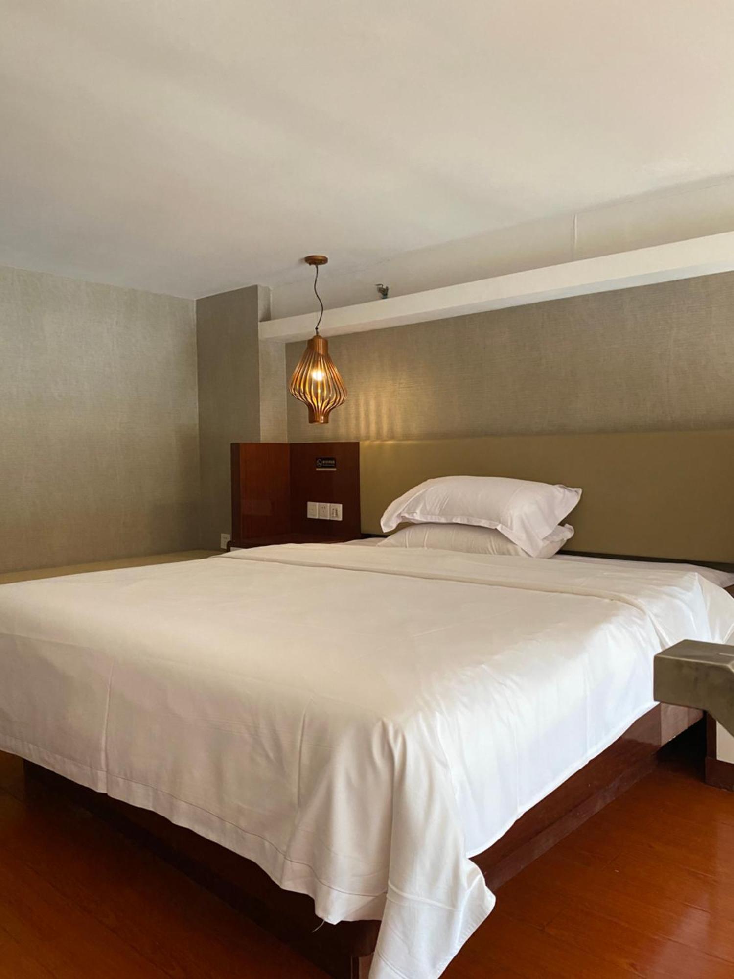 April Fair Duplex South Railway Station Ao Yuan Yue Shi Dai Branch *