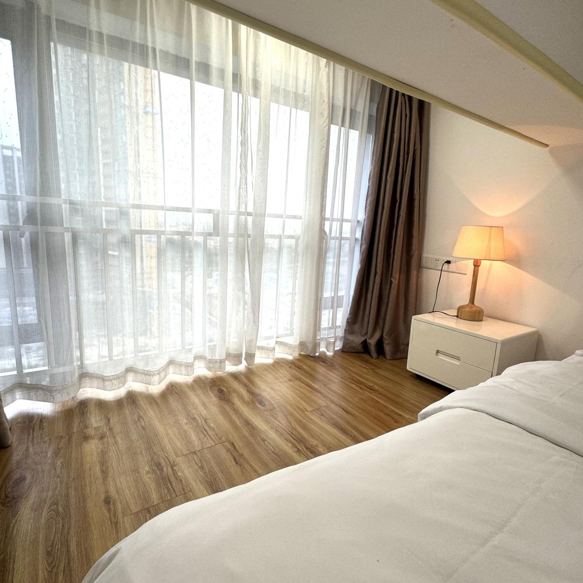 April Fair Duplex Guagnzhou South Railway Station Min Jie Branch Apartment *