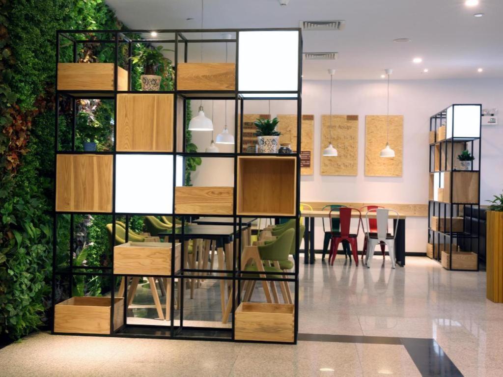 Lavande Pazhou Branch 4*
