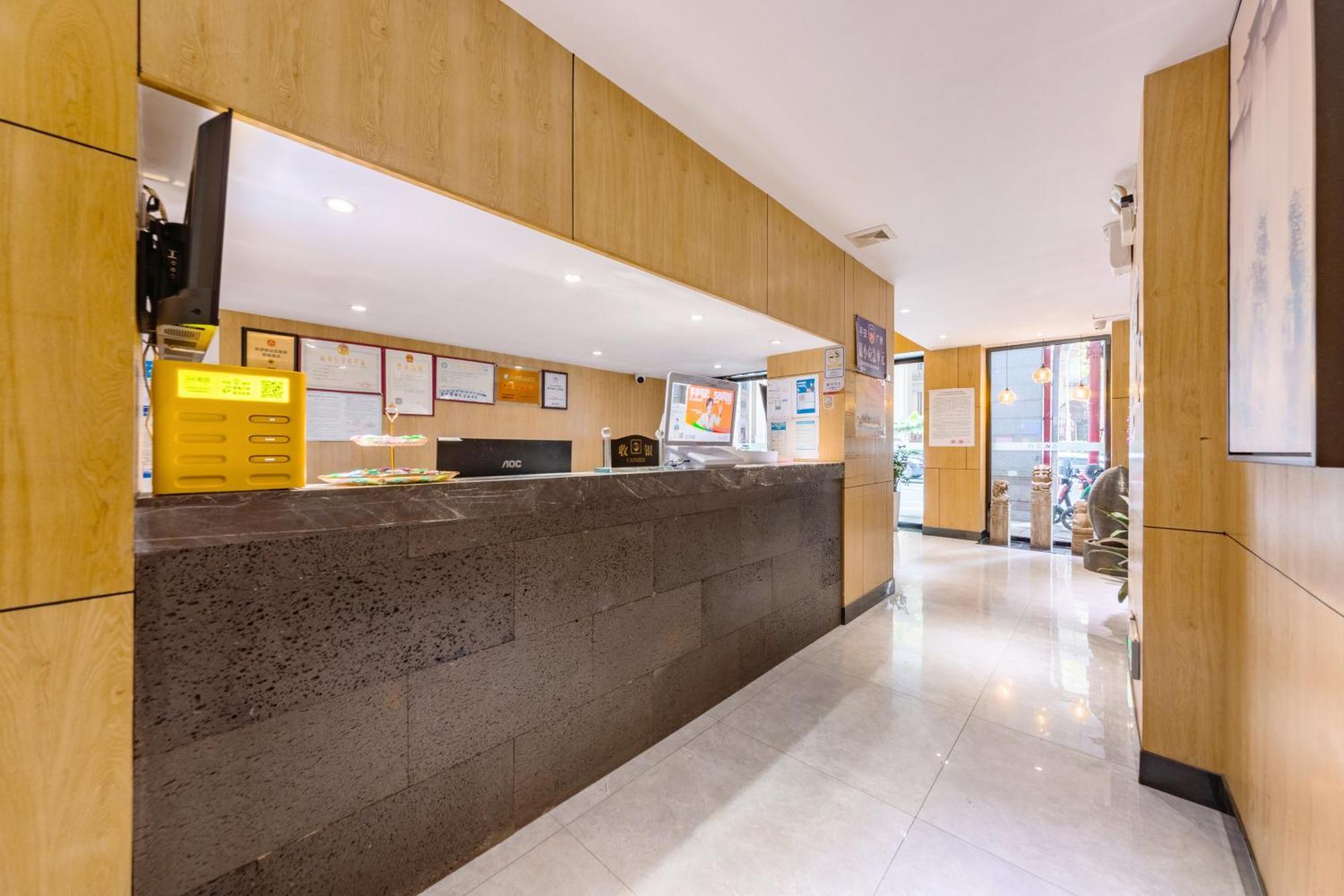 Hongcheng Hotel 2*