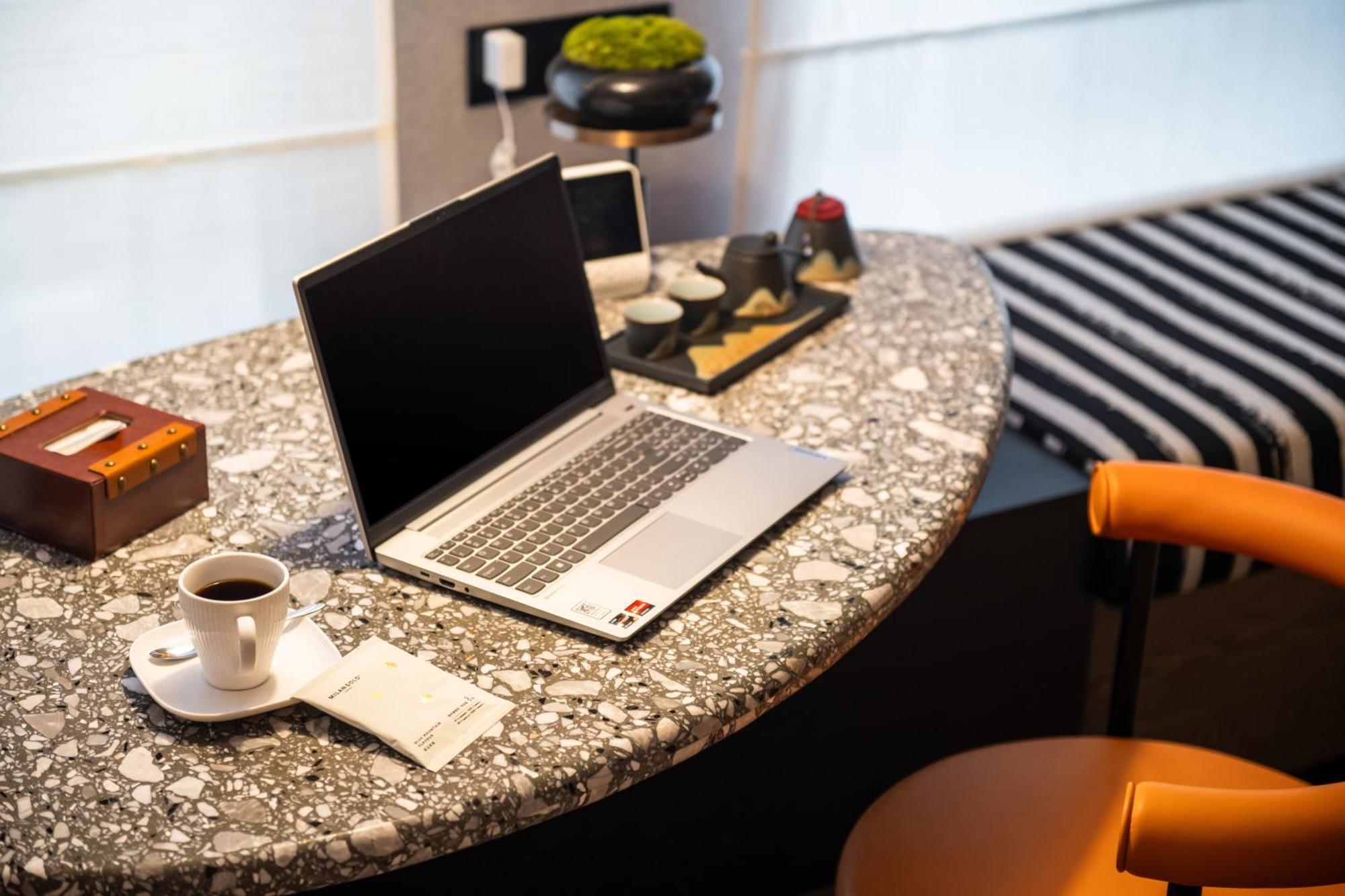 Arthur Luogang Xiangang Metro Guangzhou-free Breakfast And Free Afternoon Tea Hotel 4*