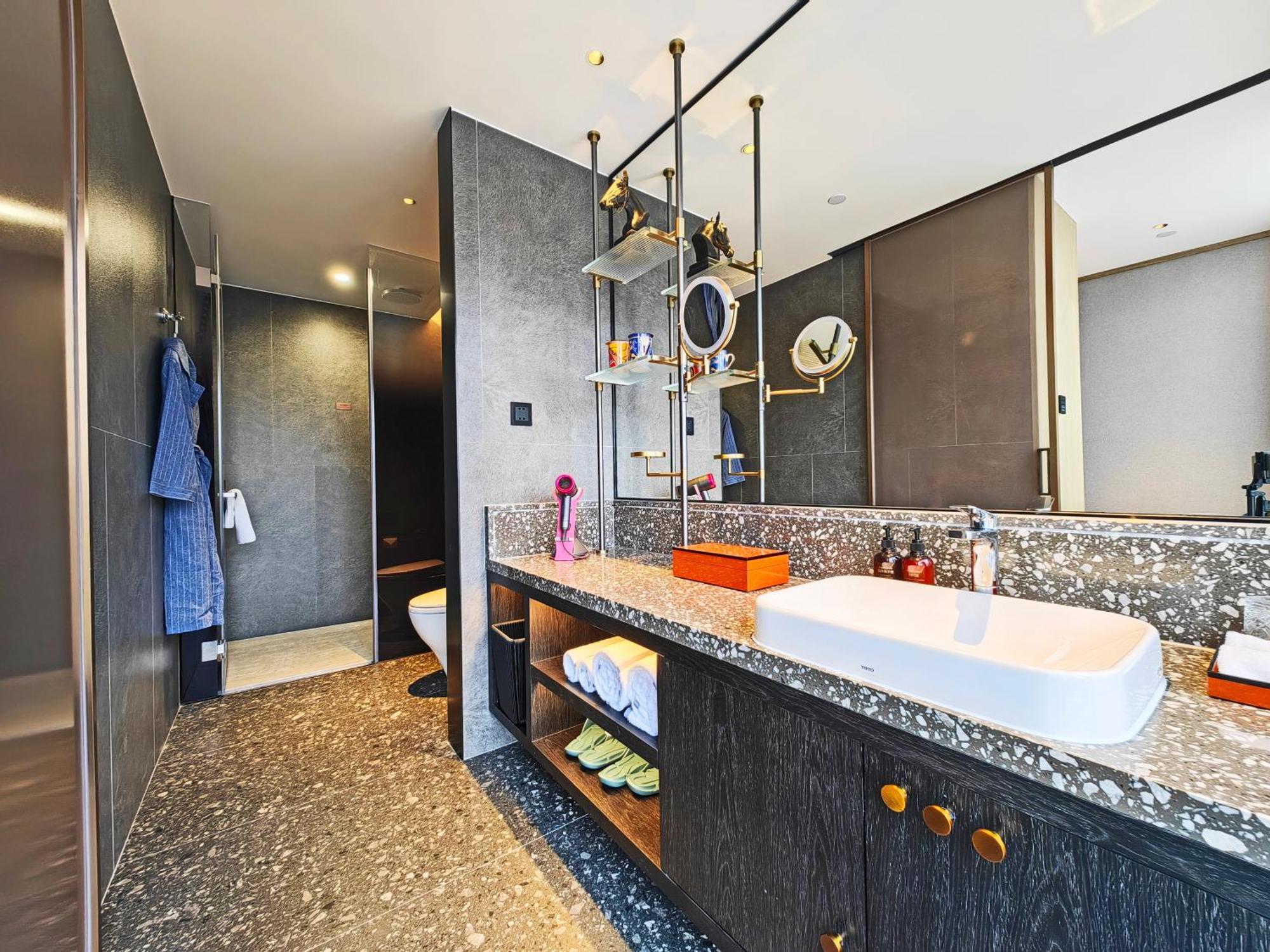 Arthur Luogang Xiangang Metro Guangzhou-free Breakfast And Free Afternoon Tea Hotel