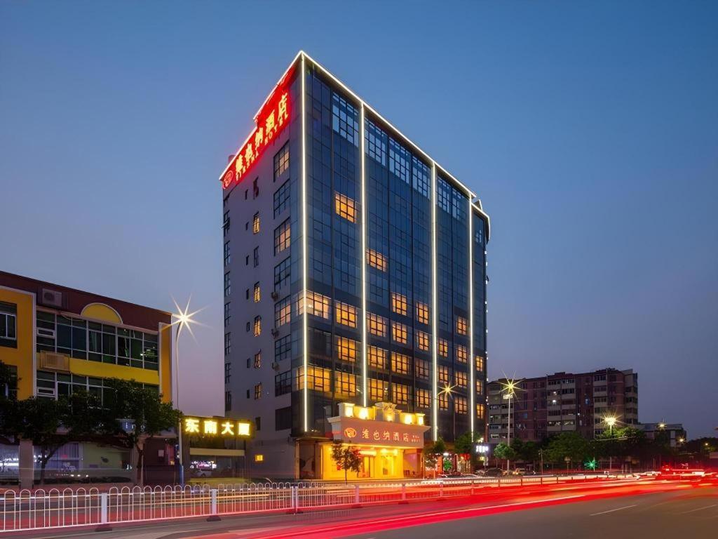 Hotel Vienna North Station Huaguoshan Metro Station 3*