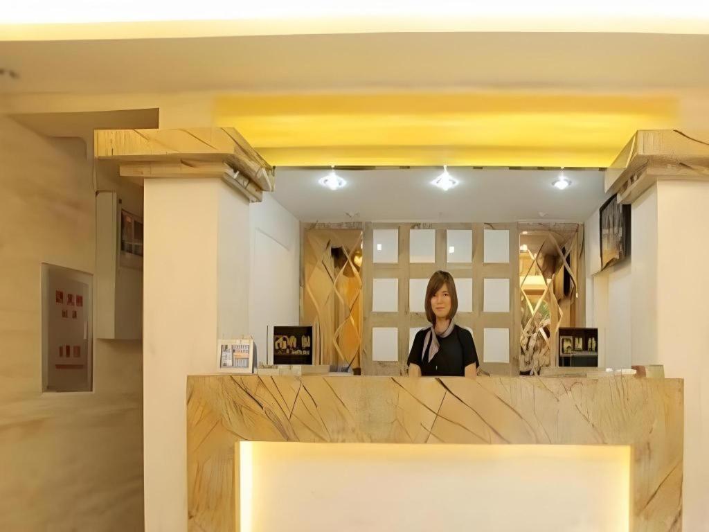 Xinghe Xinfeng Railway Station & Bus Station Branch Hotel