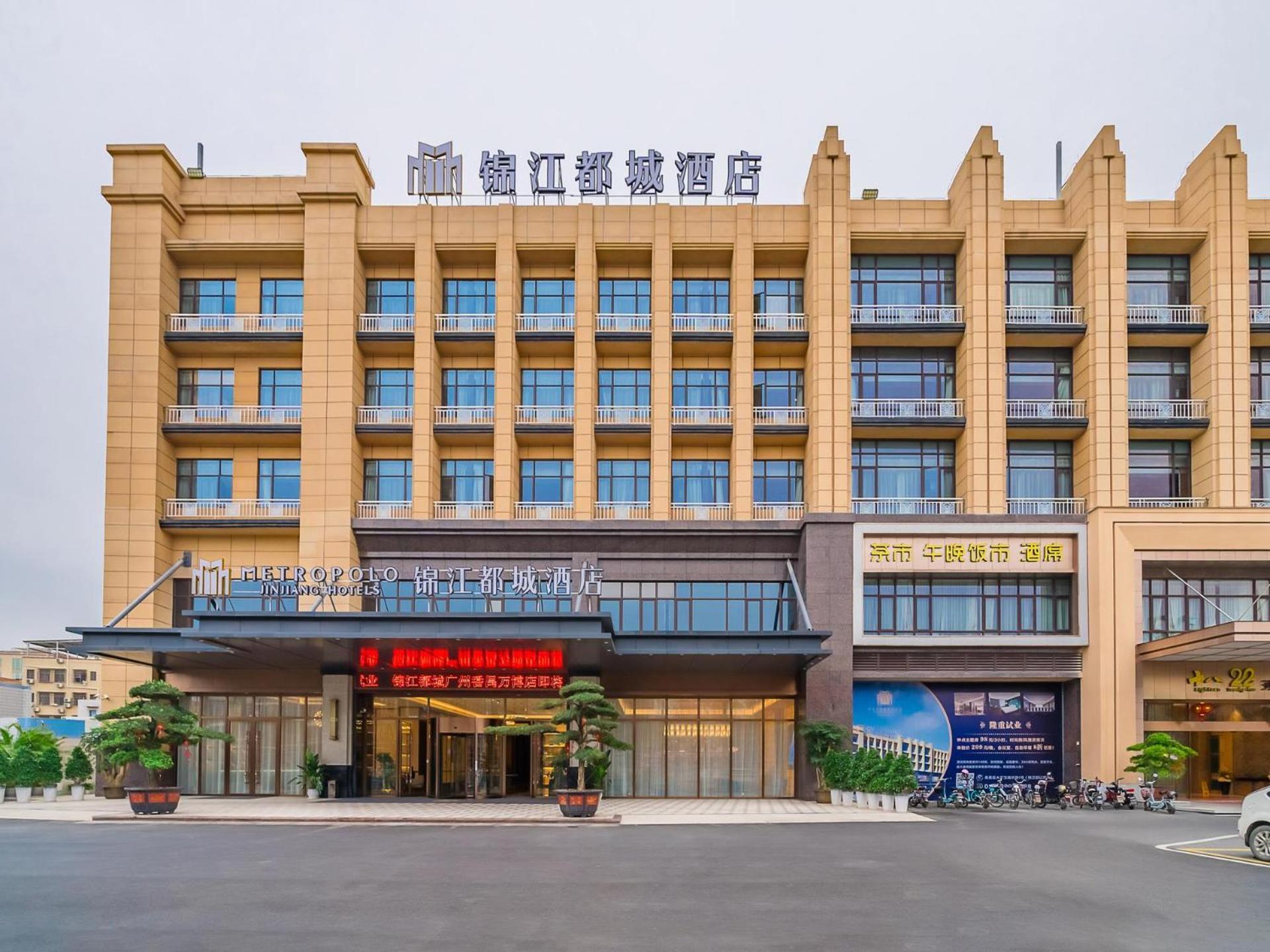 Metropolo Hanxi Chimelong Wanbo Subway Station Hotel