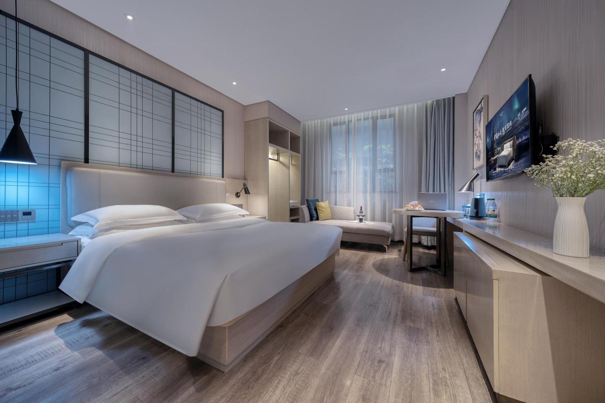Echarm International Pazhou Convention And Exhibition Center Nanzhou Subway Metro Branch - Free Shuttle Bus To Fair Complex During Fair Period Guangzhou