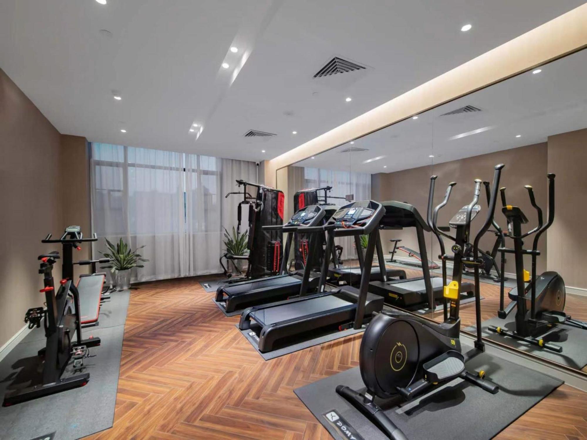 Metropolo Hanxi Chimelong Wanbo Subway Station Hotel