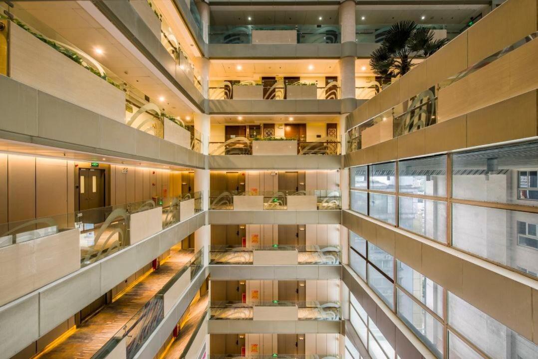 Liz International East Railway Station Zhujiang New Town Branch - Free Shuttle Bus To Fair Complex During Fair Period & Free Afternoon Tea & Free Midnight Snack & Free Vpn Internet Access 4*