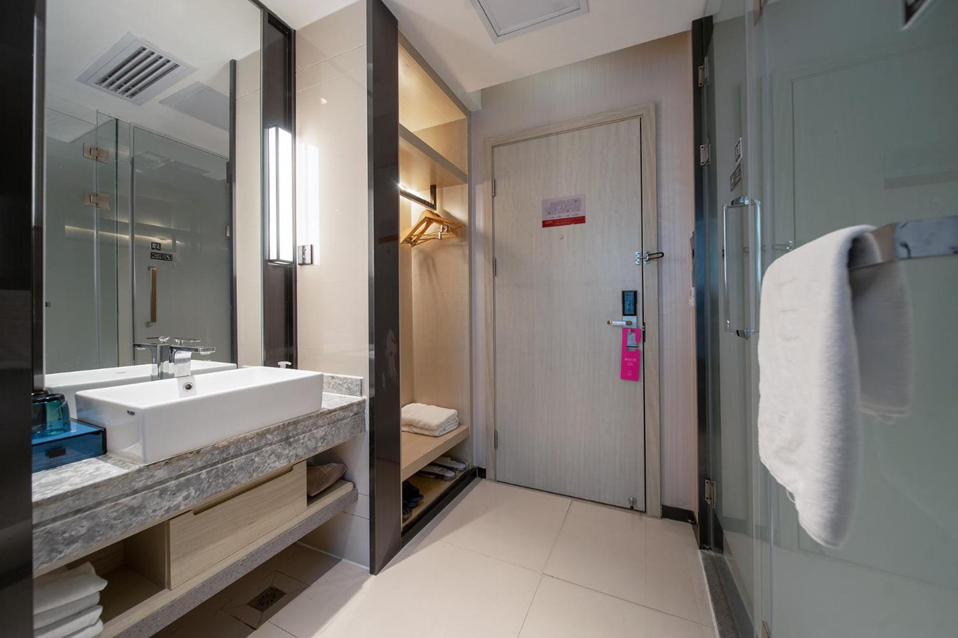 Echarm International Tower Pazhou Convention And Exhibition Center Lujiang Subway Metro Branch - Free Shuttle Bus To Fair Complex During Fair Period 4*