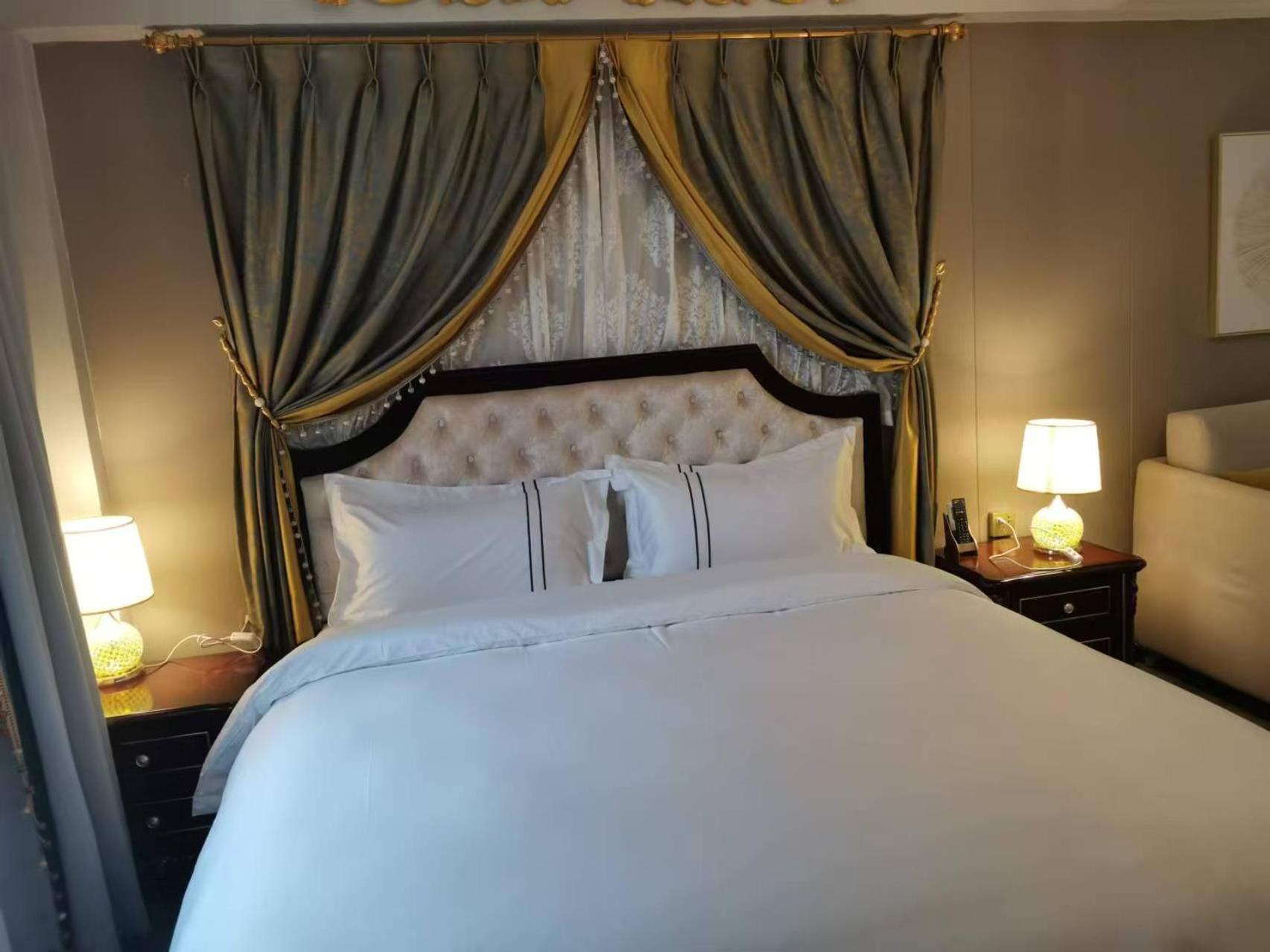 Linghu Building Yuelai Hotel 3*
