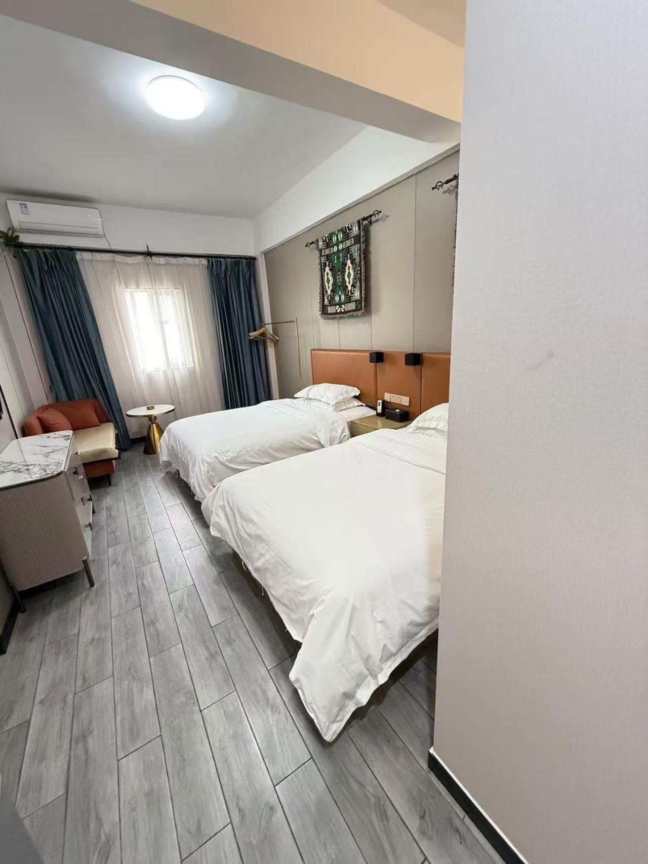 Linghu Building Yuelai Hotel 3*