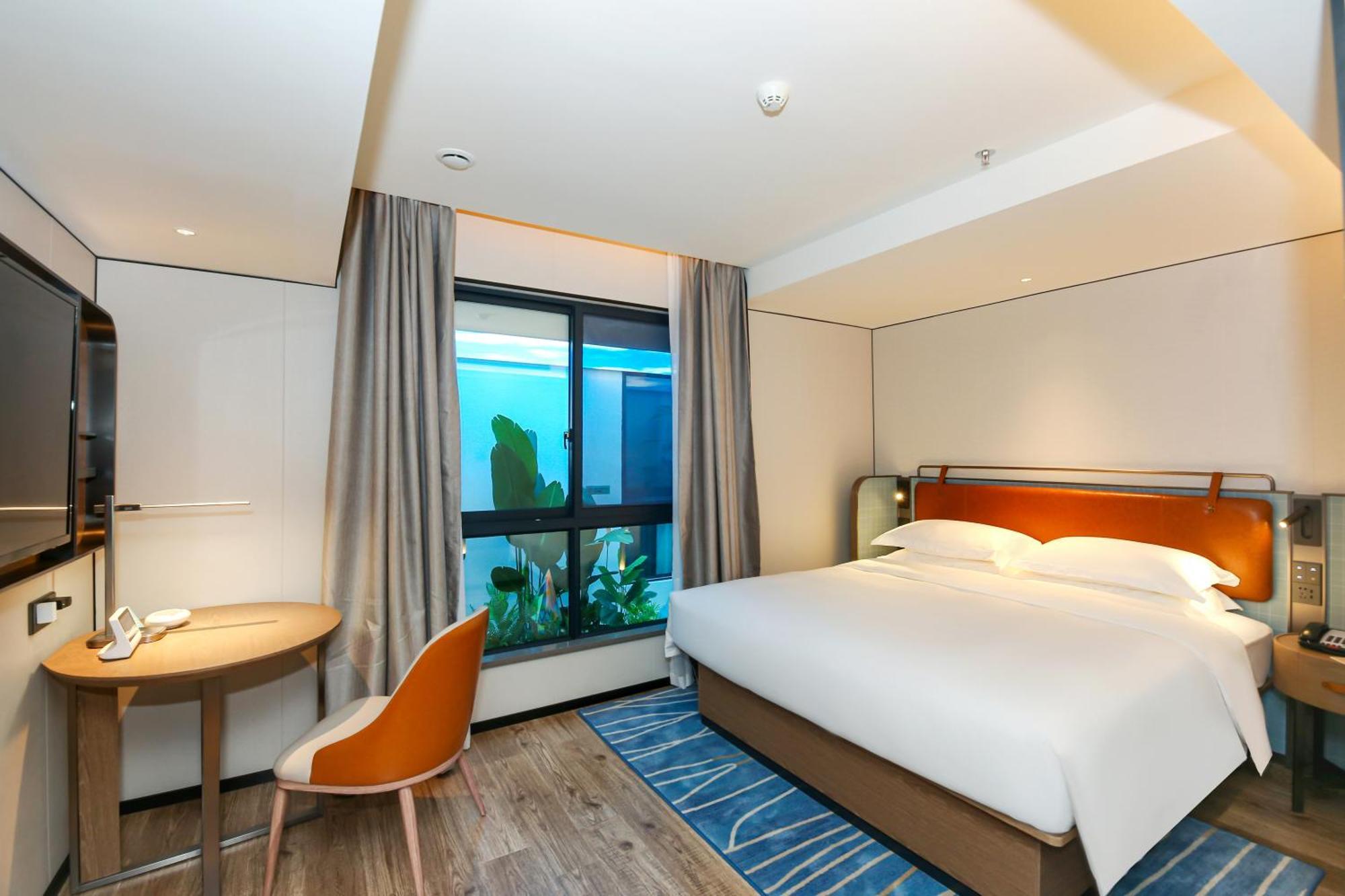 Echarm Dongpu Financial Pazhou Convention Center - Free Shuttle Bus For Fair 3*