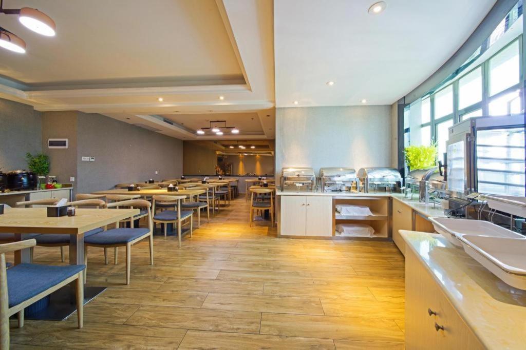 Borrman Tianhe Tangdong Subway Station Convention And Exhibition Center 4*
