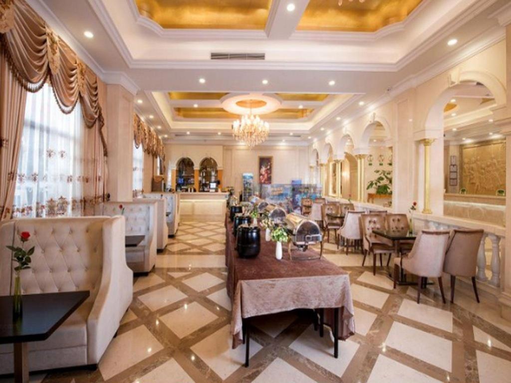 Vienna Changlong Chinese Food Court Branch 3*