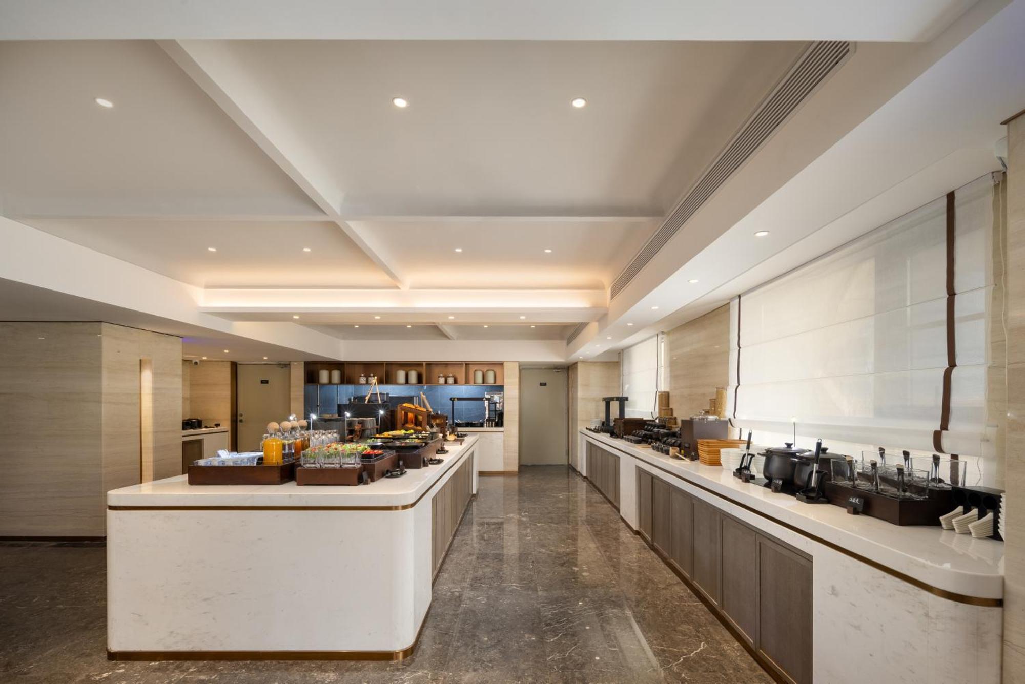 Hotel Atour Railway Station Of Chinese Medicine 4*