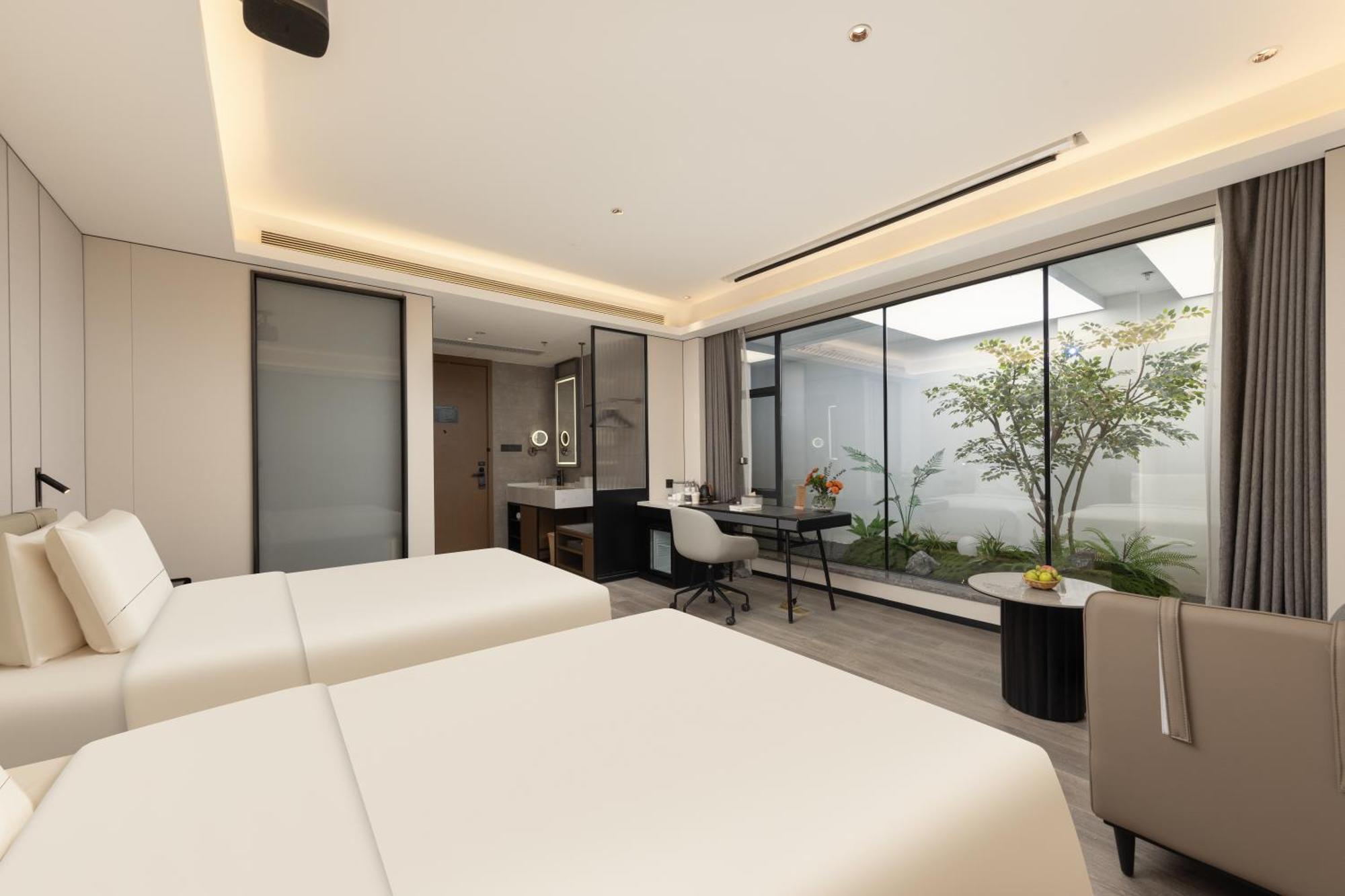 Hotel Atour Yuexiu Taojin Subway Station 4*