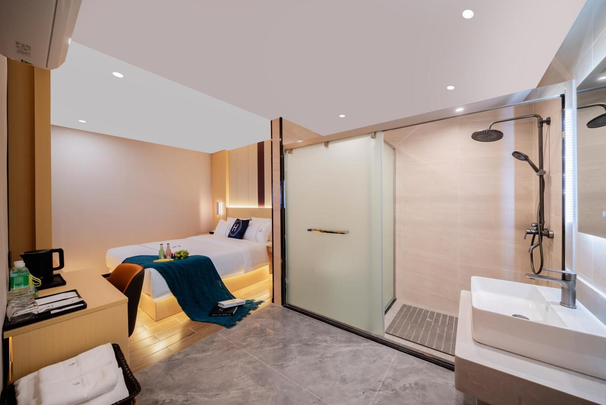 Huangpu Wanda Lifeng Smart Hotel 3*