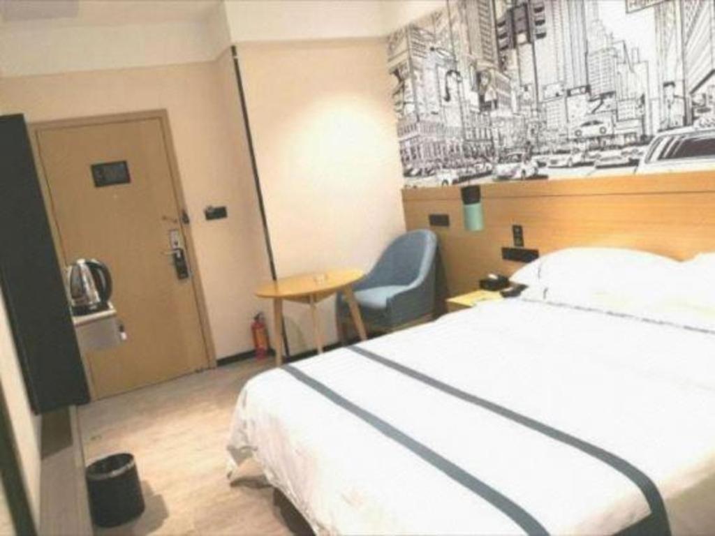 Hotel Comfort Shisanhang Shachong Metro Station 2*