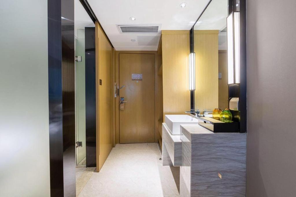 Comfort Shixi Metro Station Pazhou Exhibition Hotel 2*