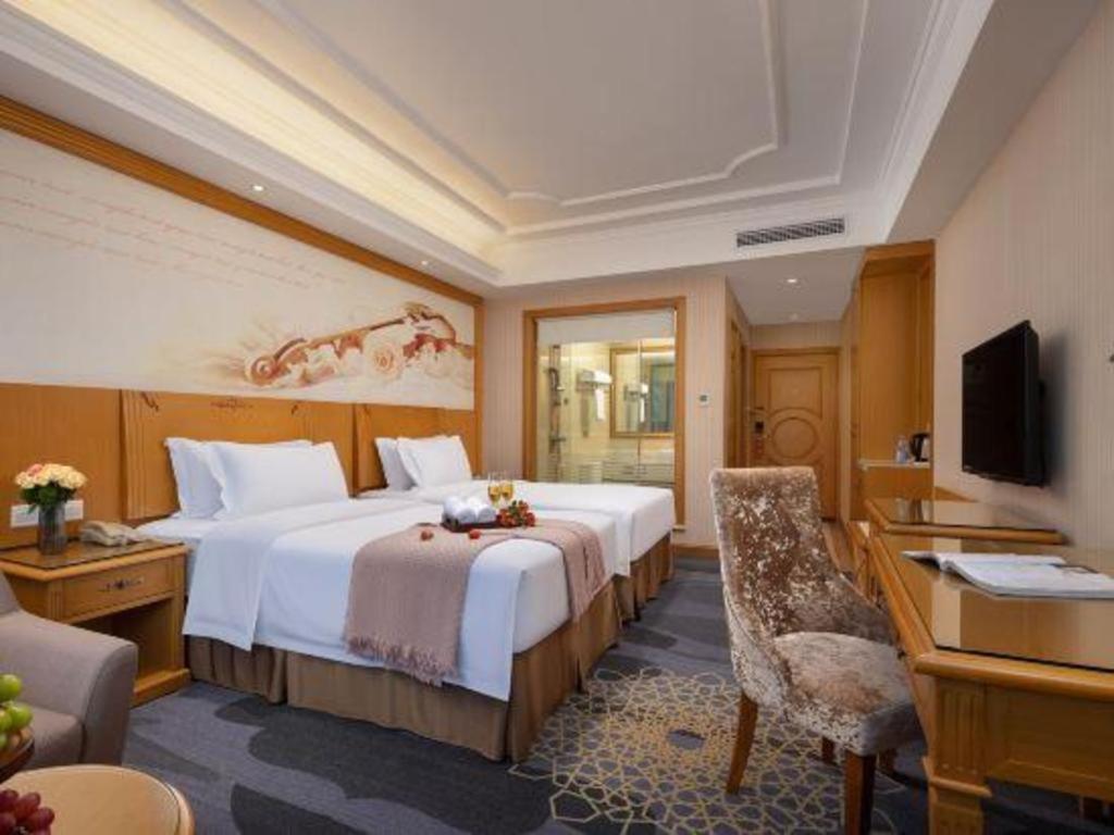 Vienna Panyu Shiqiao Center Branch Hotel 4*