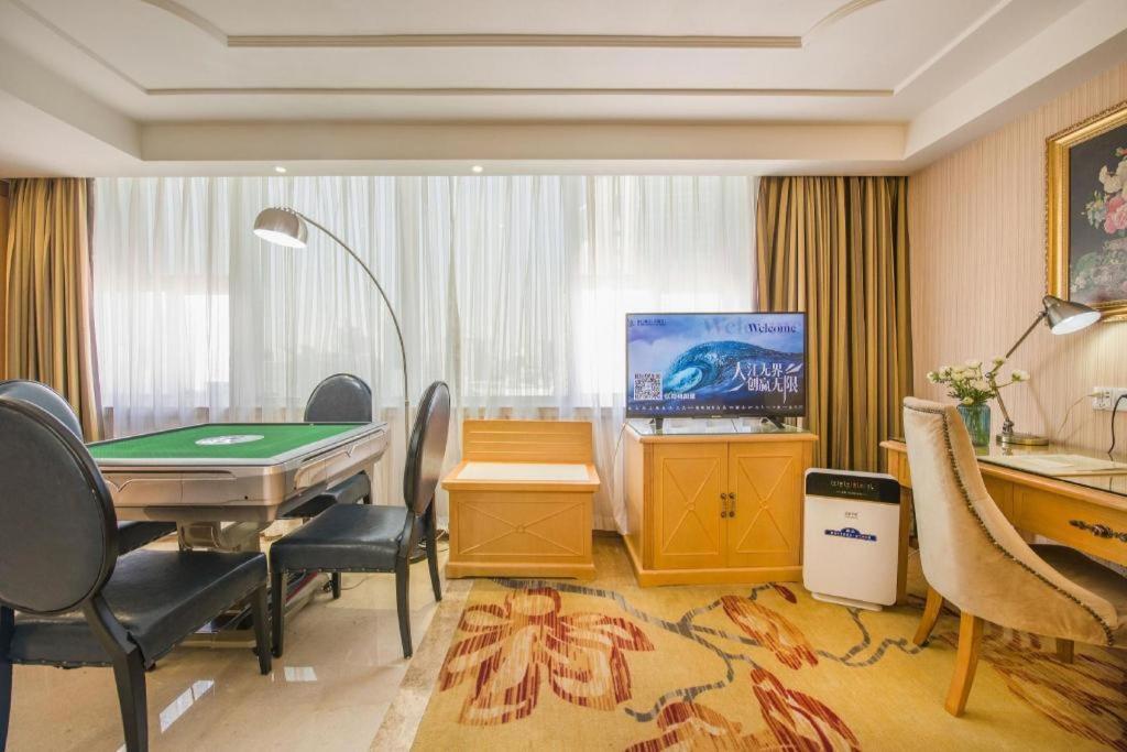 Vienna Panyu Shiqiao Center Branch 4*