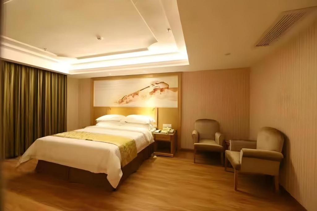 Hotel Vienna Panyu Shiqiao Center Branch 4*
