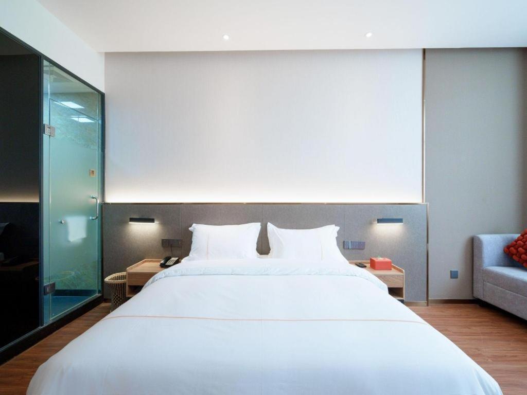 J Town Hotel 3*