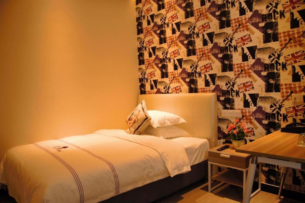 Hotel J Town 3*