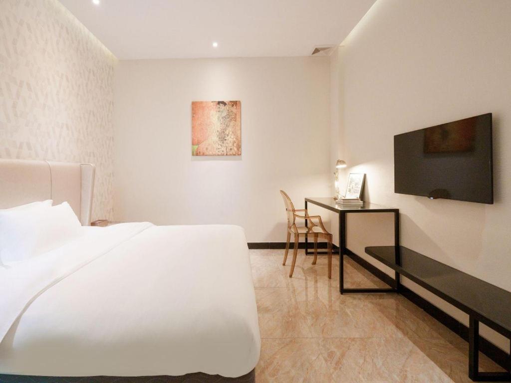 J Town Hotel