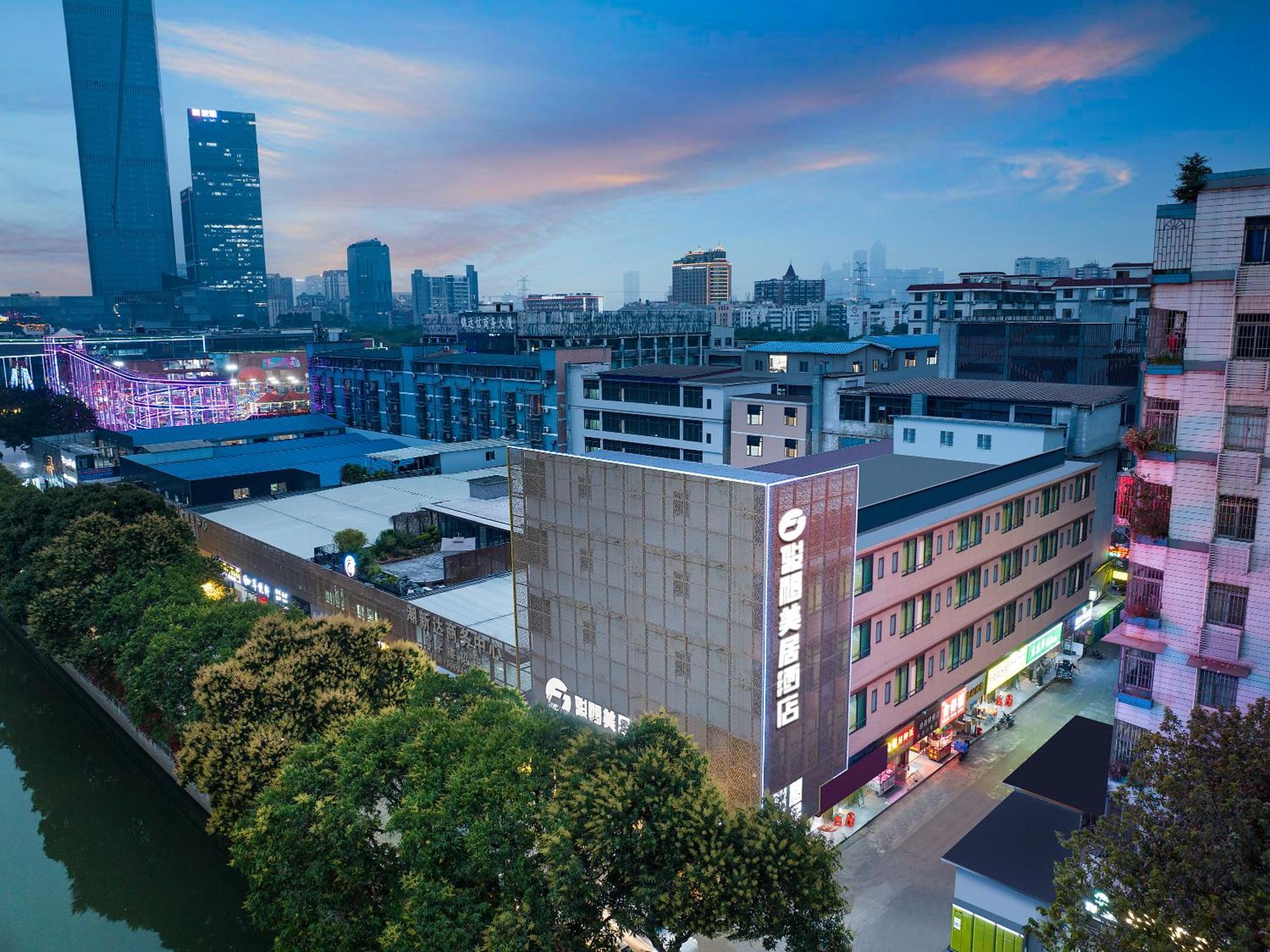 Mercure Junfu International Financial Keyun Road Subway Station Branch Hotel