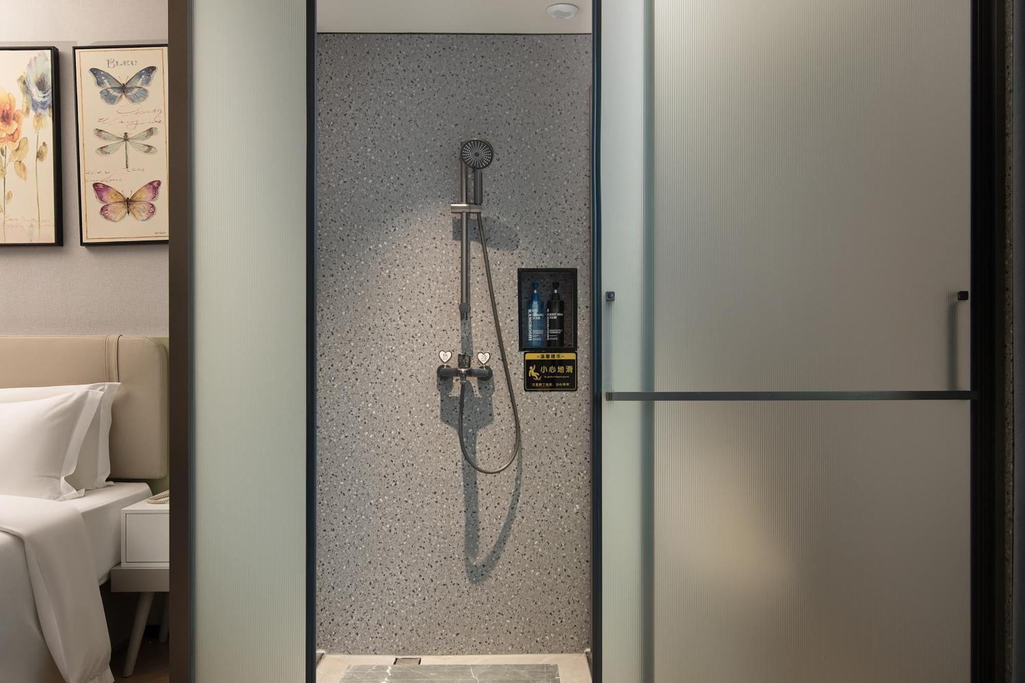 Mercure Junfu International Financial Keyun Road Subway Station Branch Hotel
