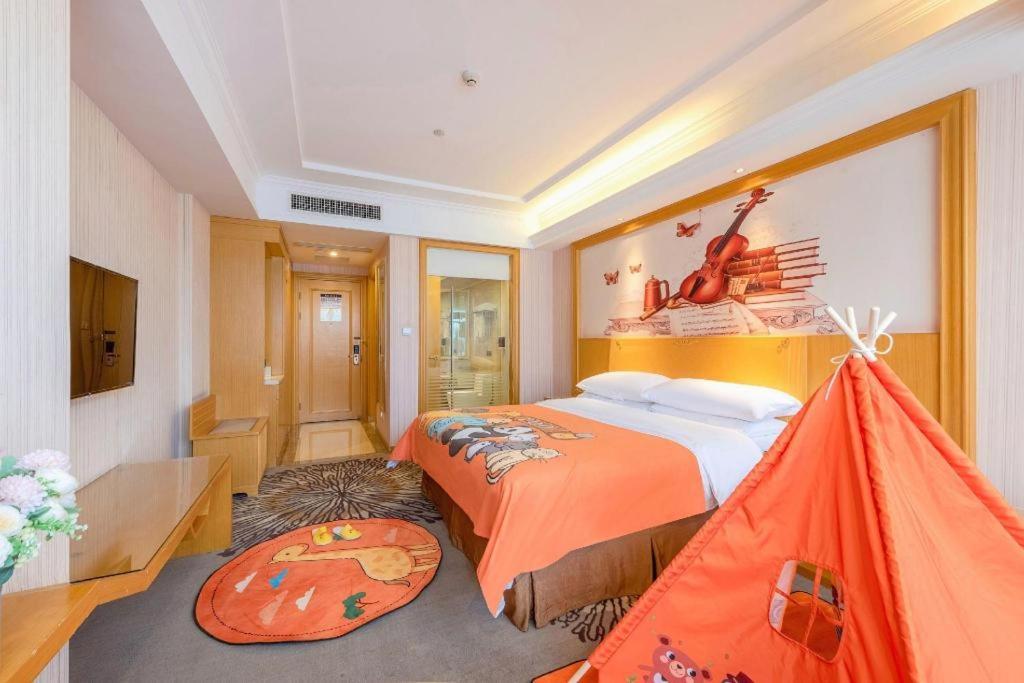 Hotel Vienna North Station Huaguoshan Metro Station
