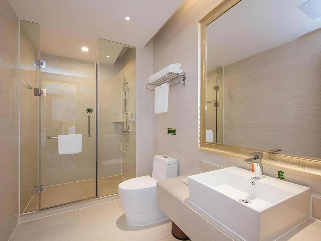 Hotel Vienna North Station Huaguoshan Metro Station