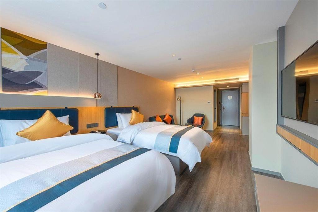 Selected Zhujiang New Town Wuyangcun Metro Station Hotel