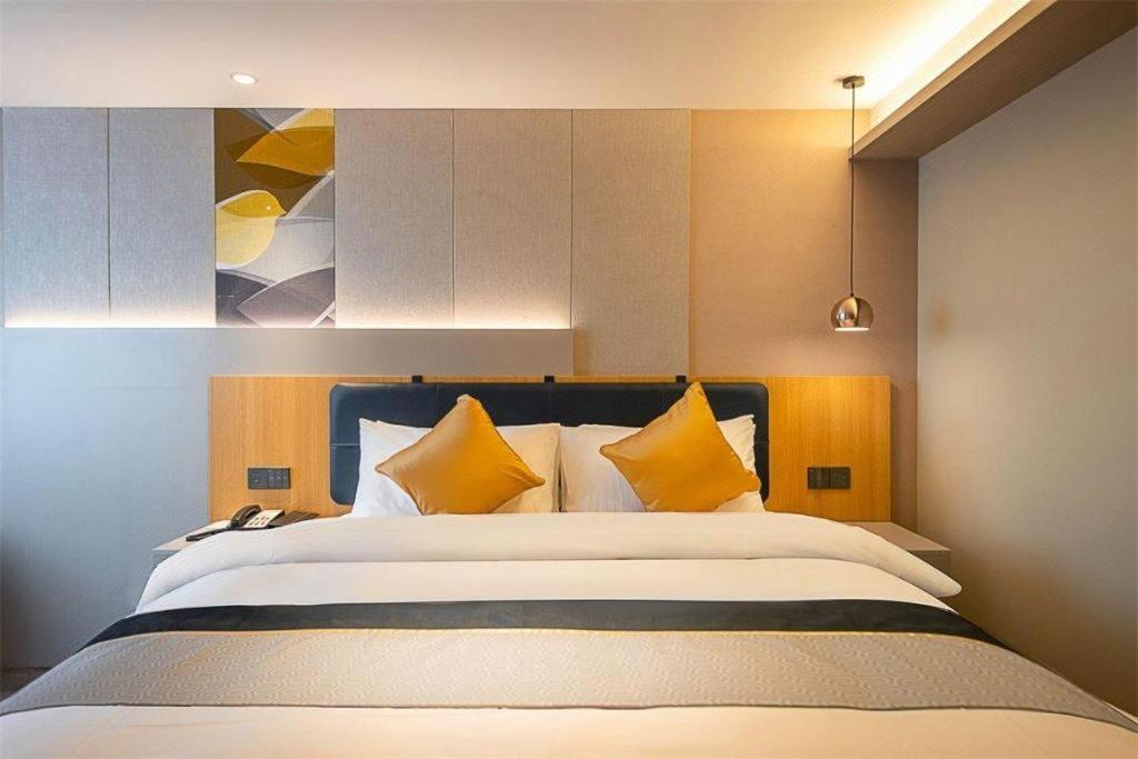 Hotel Selected Zhujiang New Town Wuyangcun Metro Station