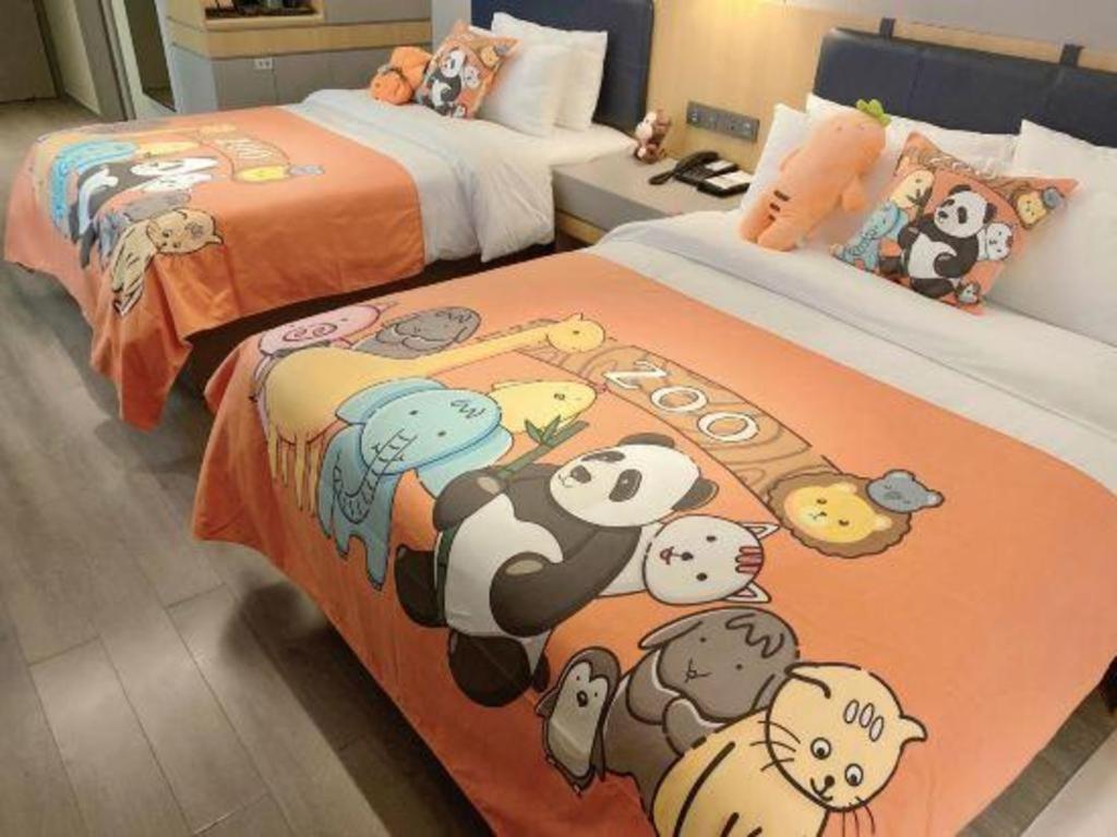 Selected Zhujiang New Town Wuyangcun Metro Station Hotel