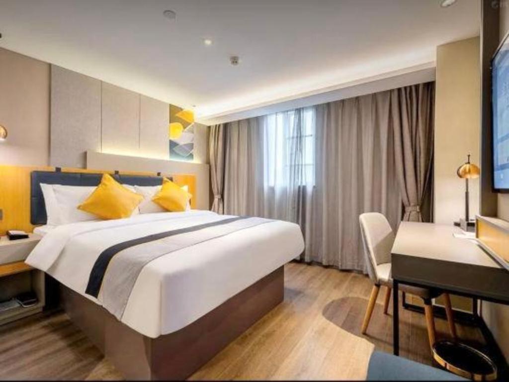 Selected Zhujiang New Town Wuyangcun Metro Station Hotel 3*