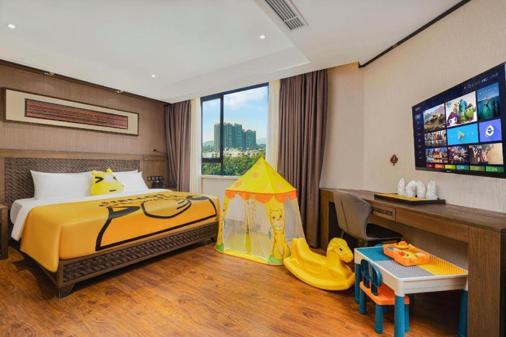Helston 4*