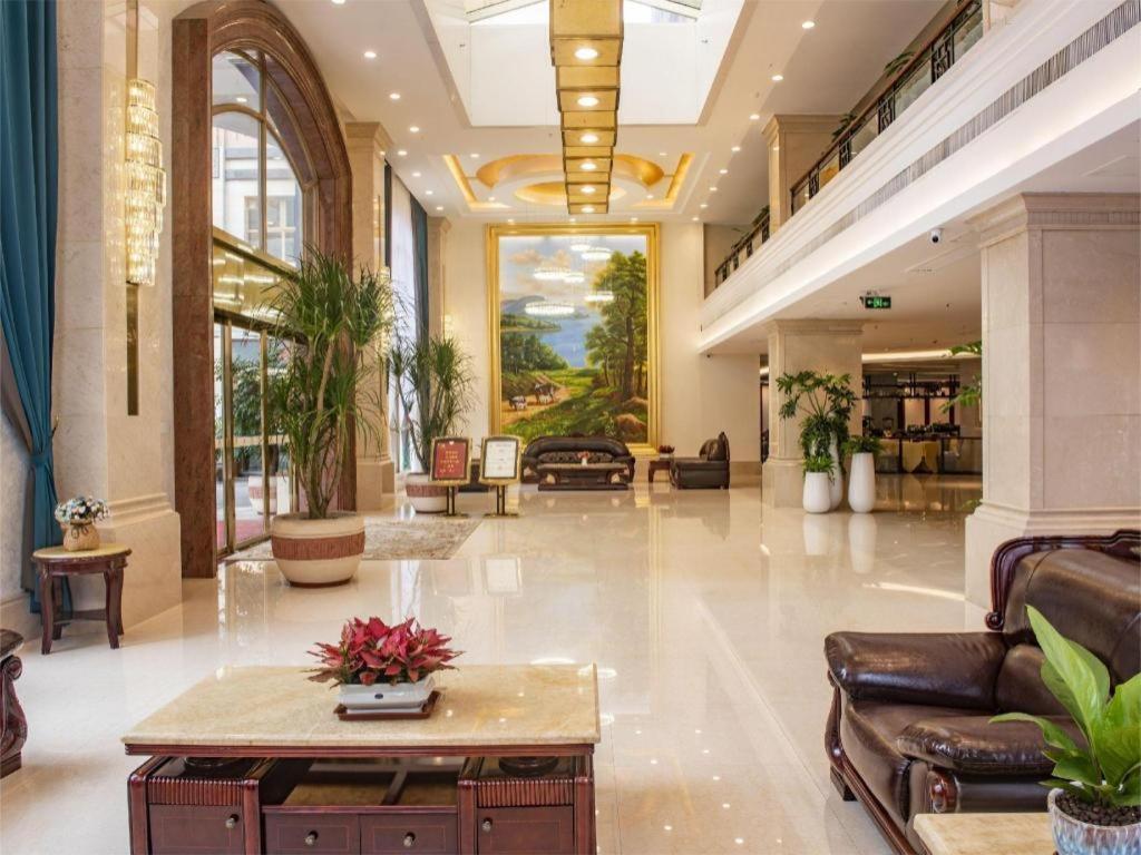 Hotel Junyue 4*